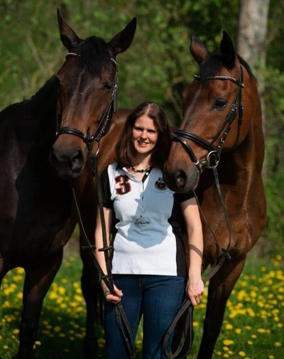 Nicole Hübecker Nicole Hübecker mit Pferd